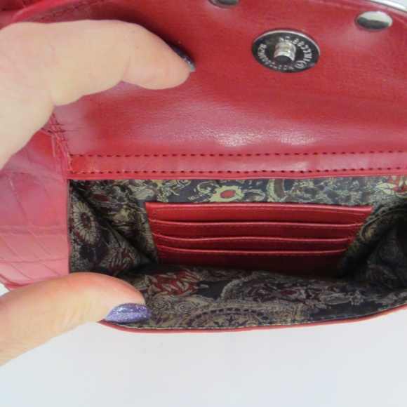 Red Faux Leather Crocodile Heart Accent Zipper Closure Double Handle Tote - Picture 7 of 11